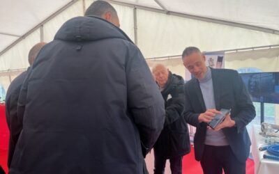 Magie promotionnelle et magie IPAD pour un événement d’entreprise sur Mions près de Lyon. Un magicien communique à l’aide d’expériences magiques.